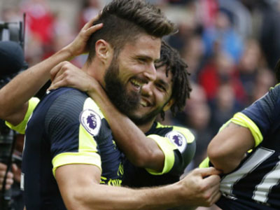 Arsenal đè bẹp đội bét bảng, lên thứ ba Ngoại hạng Anh