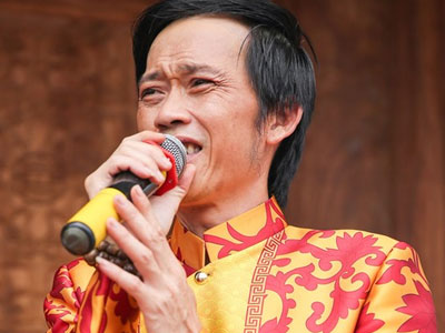 Cuộc đời ca sĩ tình nguyện trông đền thờ Tổ cho Hoài Linh