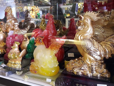 Gà linh vật Trung Quốc tràn ngập thị trường Hà Nội