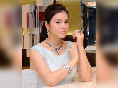 Thời trang kim cương của Lý Nhã Kỳ khiến tất cả ngỡ ngàng