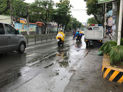 Tránh đứa trẻ băng qua đường, người đàn ông chết thảm