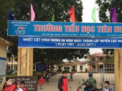 Bố bế con đi Hà Nội chơi, mẹ tưởng con bị bắt cóc