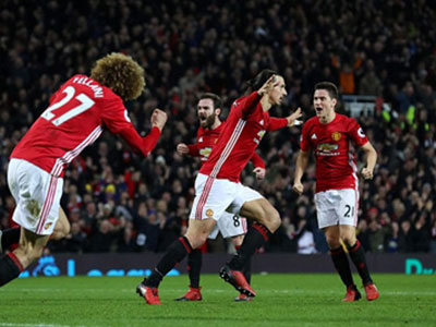 Ibrahimovic bắt kịp thành tích của Shearer, Van Persie, Aguero