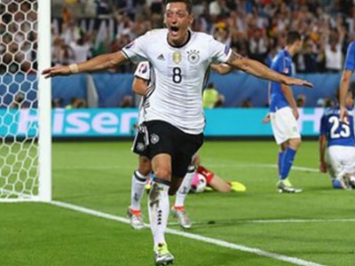 Không danh hiệu, Mesut Ozil vẫn là Cầu thủ Đức xuất sắc nhất năm 2016