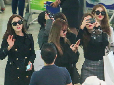 T-ara diện cây đen, DIA mặc áo dài khi đến TP.HCM