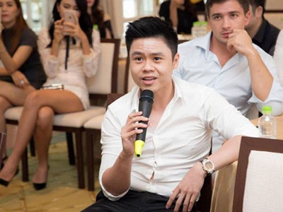 Thiếu gia Phan Thành bị "bẽ mặt" trong buổi bán sim từ thiện của Ngọc Trinh