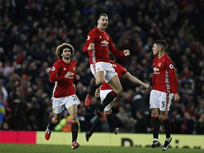 Vì sao bàn gỡ hòa của Ibra vào lưới Liverpool không hợp lệ?