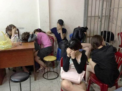 Hàng chục nam nữ phê ma túy trong nhà hàng ở Sài Gòn