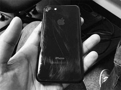 iPhone 7 Jet Black xước thê thảm