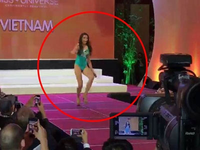 Lệ Hằng suýt “vồ ếch” trên sàn diễn của Miss Universe 2016