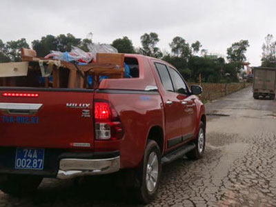 Xe biển xanh cũng chạy đường làng để né trạm thu phí BOT Quảng Trị