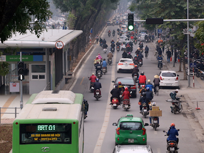 Nhiều chuyên gia lo ngại về dải phân cách cứng phục vụ buýt nhanh