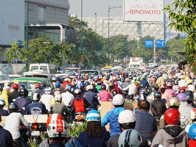 Đường nhánh vào sân bay Tân Sơn Nhất tê liệt nhiều giờ