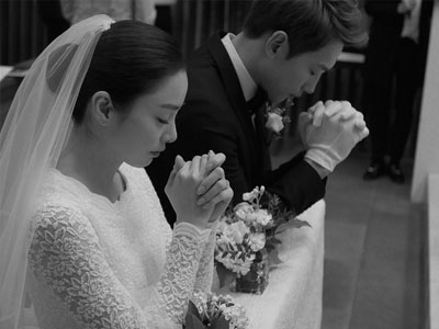 HOT: Rò rỉ hình ảnh hiếm hoi Kim Tae Hee và Bi Rain hạnh phúc thề nguyện bên trong đám cưới thế kỷ