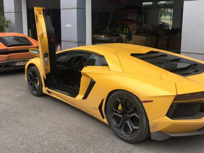 Cặp đôi siêu xe Lamborghini 39 tỷ Đồng được vận chuyển "về quê" ăn Tết