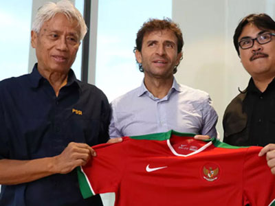 Cựu danh thủ Barca và Real thay thế Riedl, dẫn dắt Indonesia