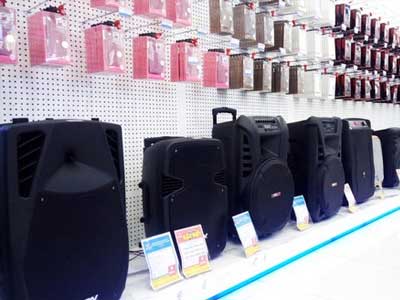 Loa vali kéo giá rẻ đắt khách dịp cận Tết