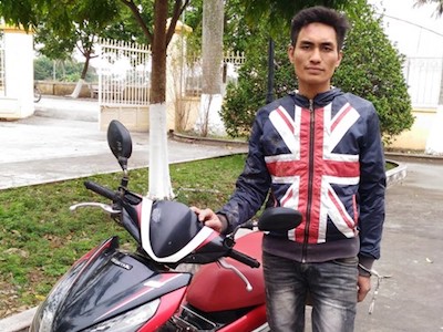 Đóng giả khách mua đào để trộm xe máy