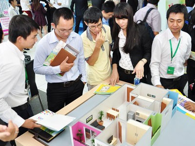 Môi giới nhà đất nhận lương lũy tiến, hoa hồng bạc tỷ cuối năm