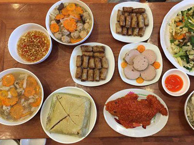 Vừa hết 23 tháng Chạp, chị em đã "ầm ầm" kể khổ vì phải một tay lo hết công việc, cỗ bàn