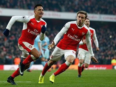 10 người Arsenal bảo vệ chiến thắng trước Burnley