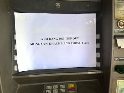 ATM bắt đầu nghẽn mạng, hết tiền trong ngày cao điểm mua sắm