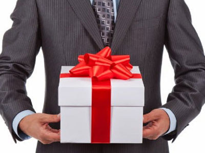 Hà Nội yêu cầu báo cáo việc nhận quà Tết trước 6/2