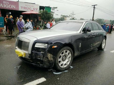 Xe siêu sang Rolls Royce tông chết người đi xe máy