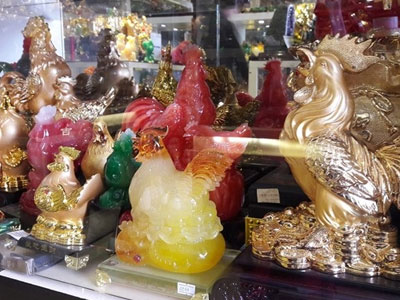 Bỏ chục triệu đồng rước gà phong thủy… Trung Quốc