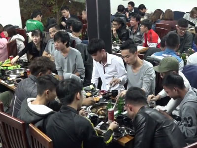Clip: Nhà hàng, quán ăn "cháy chỗ" dịp tất niên
