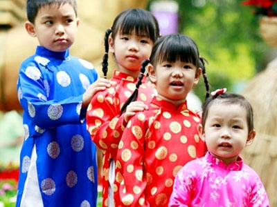 Quy tắc vàng để mẹ “lên đồ” cho con chơi Tết vừa đẹp lại vừa ấm áp