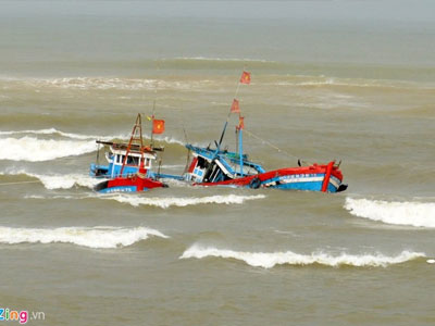 Tàu chở hàng của Anh cứu sống 5 ngư dân Bình Định