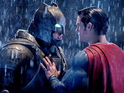 Bom tấn "Batman v Superman" hứng 8 đề cử Mâm xôi vàng
