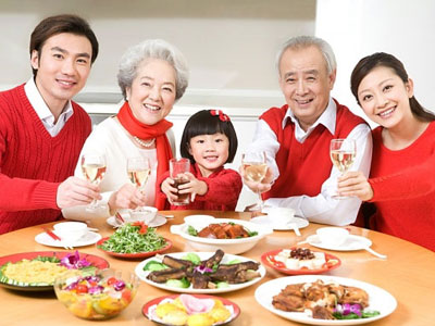 Con trai, con dâu sắm Tết đồ đắt tiền, tôi vẫn rơi nước mắt