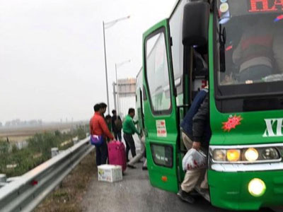 Đón, trả khách trên cao tốc, 3 xe khách bị phạt nặng