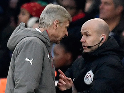 Wenger bị khép tội hành xử thiếu chuẩn mực