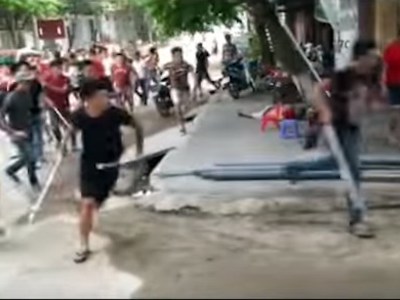 30 người mang đao kiếm vào bệnh viện truy sát đối thủ