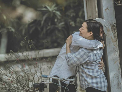 Bộ ảnh "Mẹ ơi! Tết này con sẽ về" của chàng trai nghèo