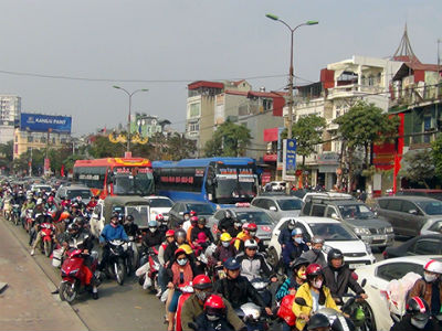Người dân đổ về quê ăn Tết, cửa ngõ Hà Nội ùn tắc nghiêm trọng