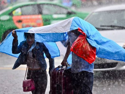 Sài Gòn bất ngờ mưa lớn chiều 28 Tết
