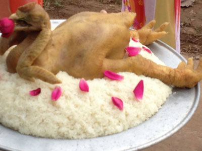 Gà cúng "chân khủng" hàng triệu đồng một con vẫn cháy hàng