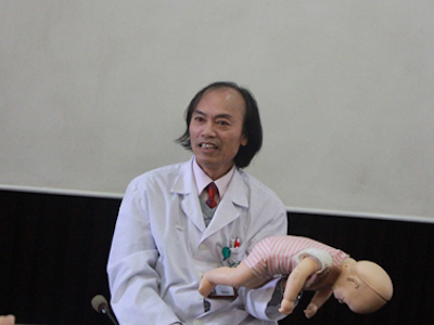 Hóc hạt dưa, hạt bí: Tai họa rình rập trẻ vào dịp Tết Nguyên đán