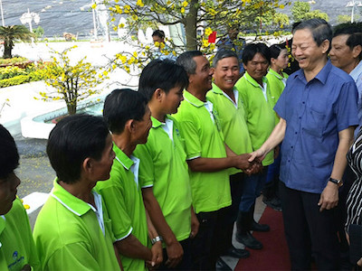 Lãnh đạo TP.HCM lì xì tết cho công nhân vệ sinh