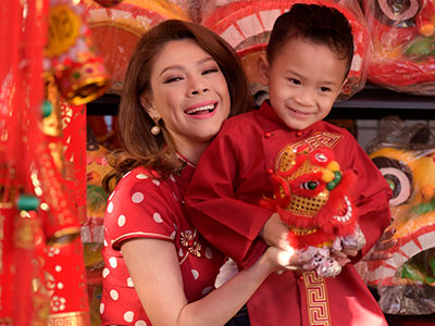 Mẹ con Thanh Thảo đón Tết ở Mỹ