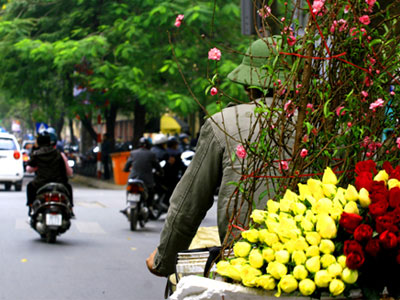Ngày 30 Tết, Hà Nội nắng đẹp, TPHCM khả năng có mưa giông