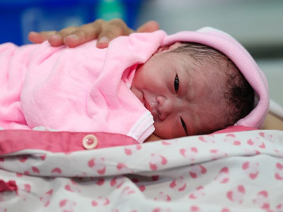 TP.HCM chào đón công dân nhí đầu tiên của năm Đinh Dậu