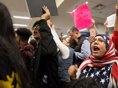 Hỗn loạn vì lệnh cấm người tị nạn vào Mỹ của Tổng thống Trump