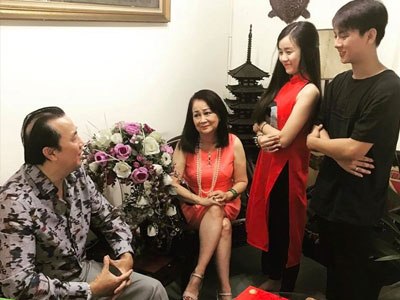 Hoài Lâm sang nhà bạn gái chúc Tết, nghi vấn sắp kết hôn