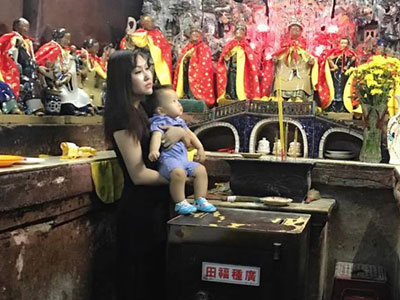 Phi Thanh Vân lặng lẽ mừng thôi nôi con trai
