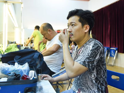 Trường Giang tất bật diễn kịch trong đêm mùng 1 Tết